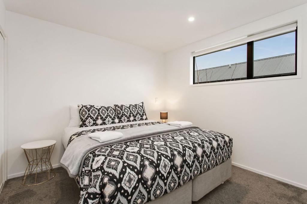 Light & Spacious 2Bdrm Townhouse Off Street Park Christchurch Buitenkant foto