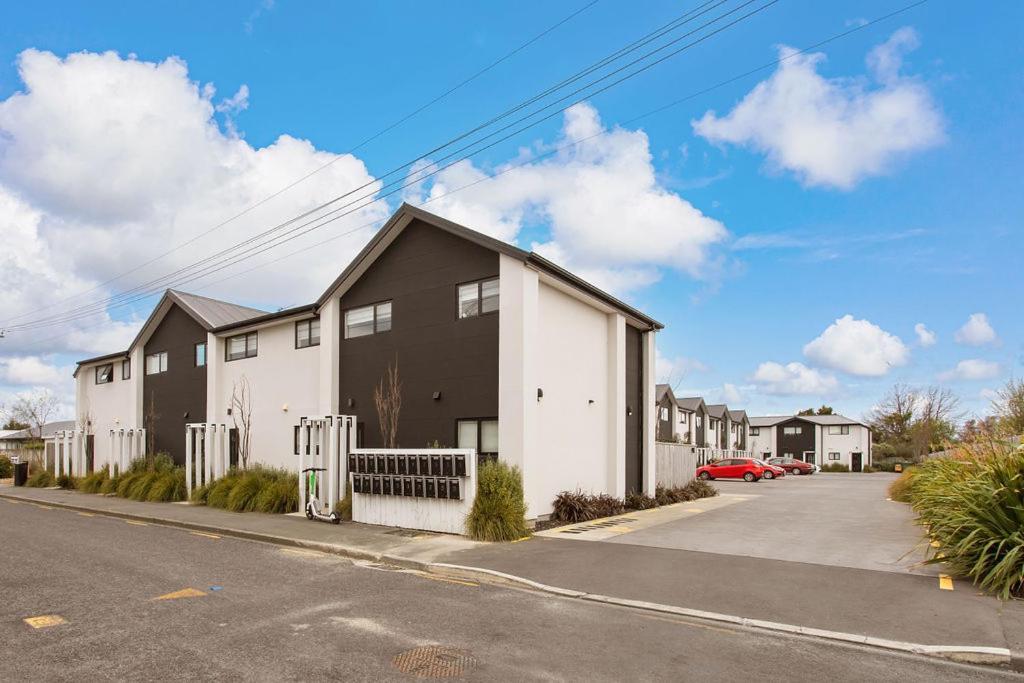Light & Spacious 2Bdrm Townhouse Off Street Park Christchurch Buitenkant foto